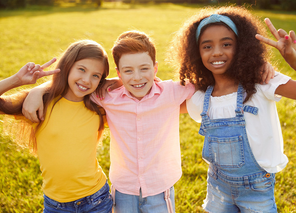 Children making the peace sign
